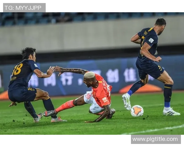 广州富力队迎战劲敌全力争胜助力球队冲击联赛前列目标 广州富力队迎战劲敌全力争胜助力球队冲击联赛前列目标