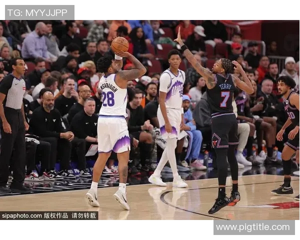 犹他爵士队与公牛的激烈对决展现篮球魅力与团队精神 犹他爵士队与公牛的激烈对决展现篮球魅力与团队精神